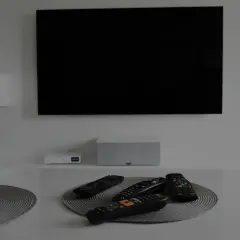 Jak wyłączyć obraz w telewizorze Samsung i cieszyć się muzyką bez zakłóceń