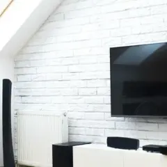 Na czym powiesić telewizor? Sprawdzone metody i porady dla Ciebie