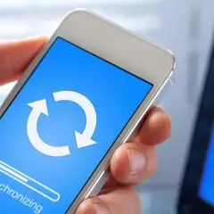 Jak połączyć telefon z laptopem? Proste sposoby i porady