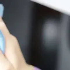 Czym czyścić telewizor LED, aby uniknąć uszkodzeń i smug?