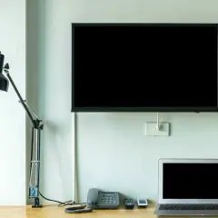 Jak połączyć komputer z telewizorem bezprzewodowo i uniknąć problemów