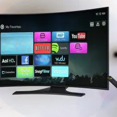 Gdzie dekoder przy wiszącym telewizorze? Oto najlepsze rozwiązania