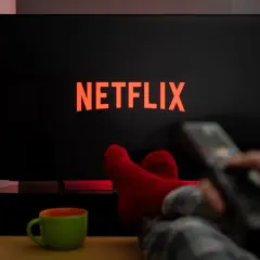 Jak włączyć Netflix na telewizorze Samsung - proste kroki i porady