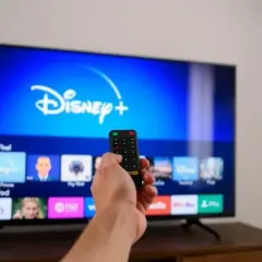 Jak zainstalować Disney Plus na telewizorze - proste kroki i porady