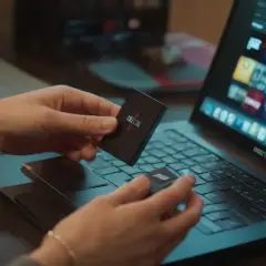 Jak pobrać film z Netflixa na pendrive bez łamania zasad?