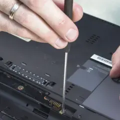Gdzie jest bateria w laptopie Acer? Proste sposoby na jej znalezienie