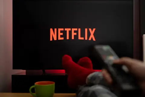 Jak włączyć Netflix na telewizorze Samsung - proste kroki i porady