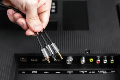 Jak podłączyć głośniki zewnętrzne do telewizora Samsung bez problemów