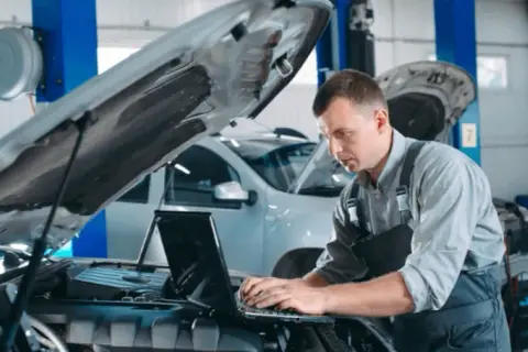 Jaki laptop do diagnostyki samochodowej – uniknij błędów przy wyborze