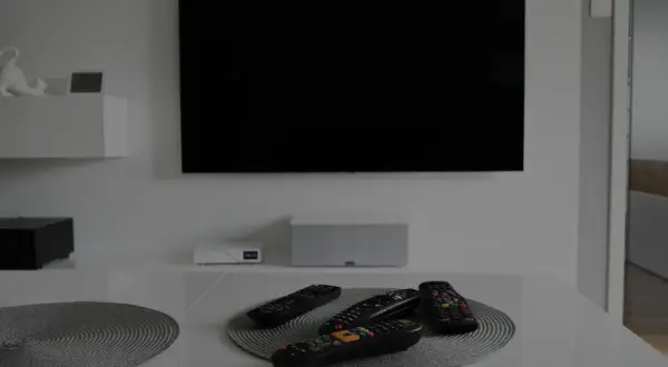 Jak wyłączyć obraz w telewizorze Samsung i cieszyć się muzyką bez zakłóceń