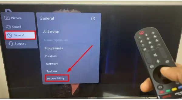 Ekran telewizora Philips z menu "General" i podświetloną opcją "Accessibility". Pilot w dłoni.