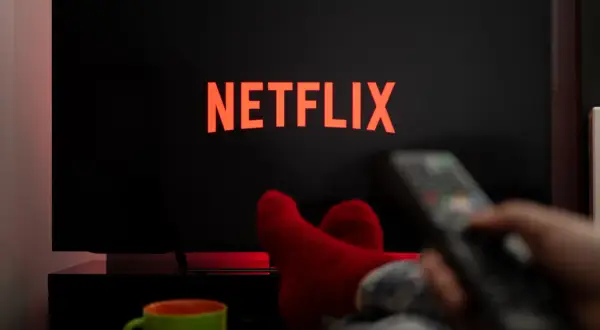 Jak włączyć Netflix na telewizorze Samsung - proste kroki i porady