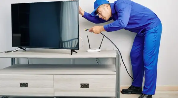 Jakim kablem podłączyć dekoder do telewizora, aby uniknąć problemów?