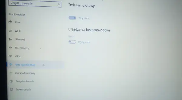 Jak wyłączyć tryb samolotowy w laptopie Dell i przywrócić połączenie