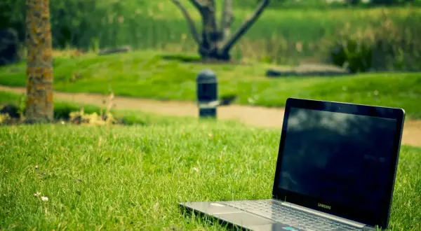 Dell czy Apple? Nowy czy używany? Wybierz idealny laptop!