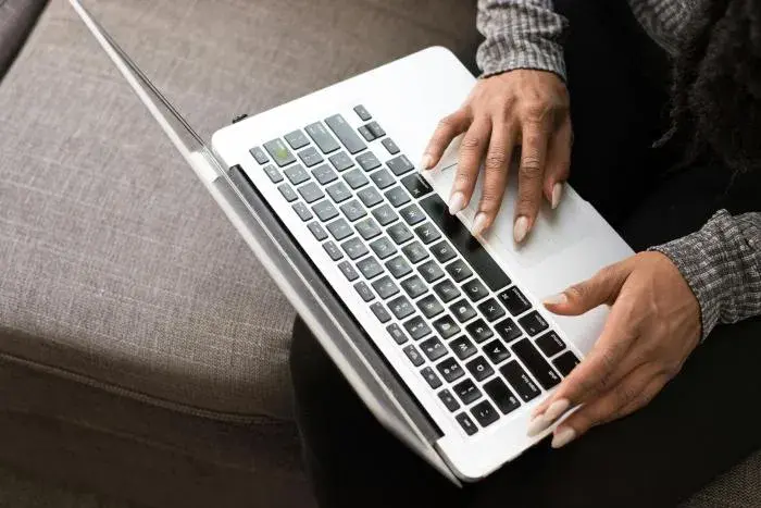 Czy laptopy mają bluetooth? Sprawdź, co musisz wiedzieć o tej funkcji