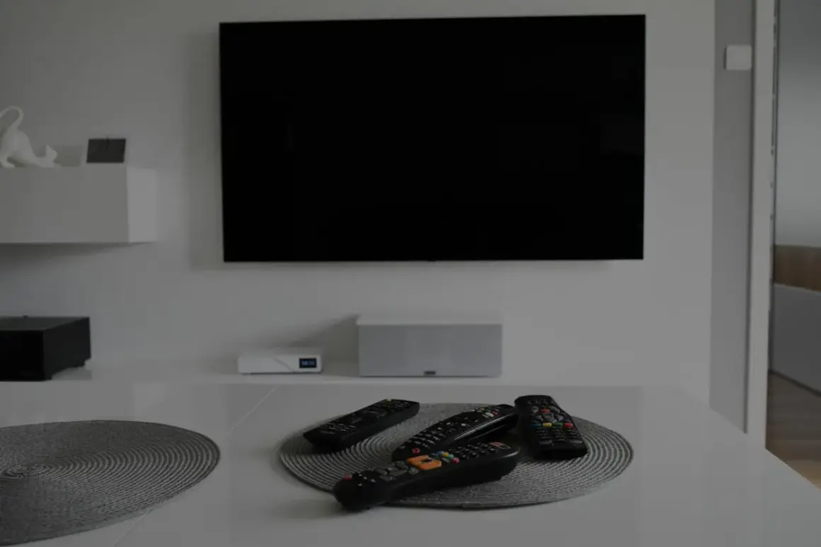 Jak wyłączyć obraz w telewizorze Samsung i cieszyć się muzyką bez zakłóceń