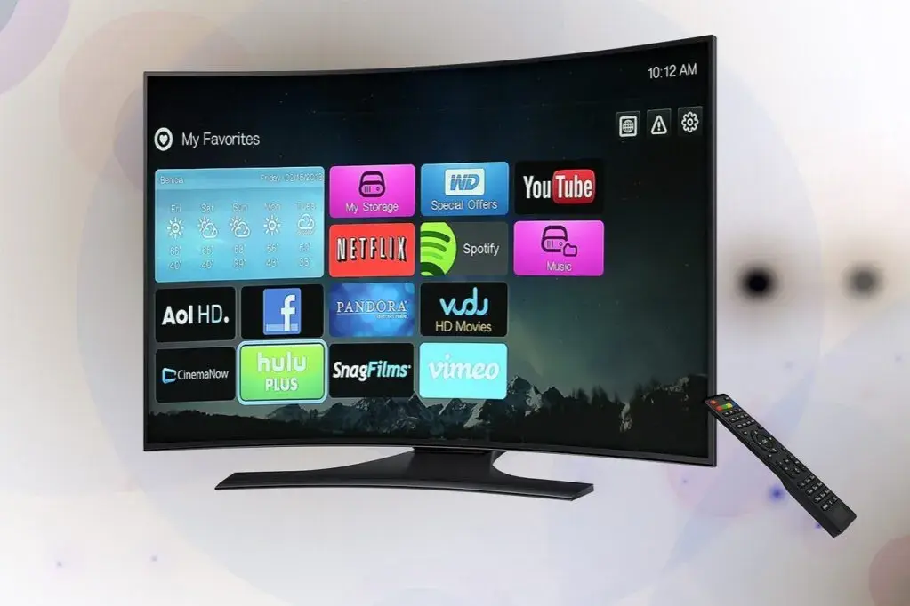 Gdzie dekoder przy wiszącym telewizorze? Oto najlepsze rozwiązania