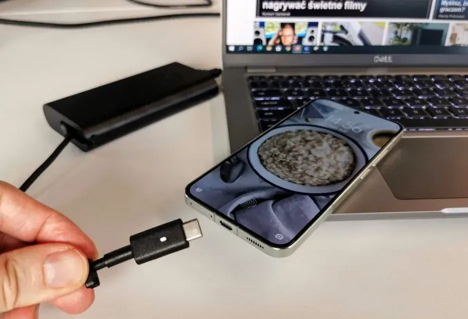 Czy można ładować telefon ładowarką od laptopa? Oto ważne informacje