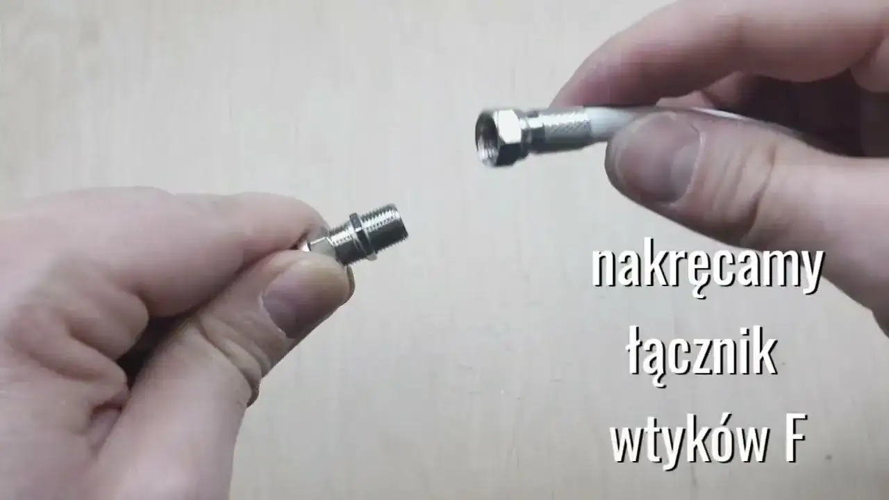 Zdjęcie Jak zarobić kabel antenowy do zasilacza i uniknąć najczęstszych błędów