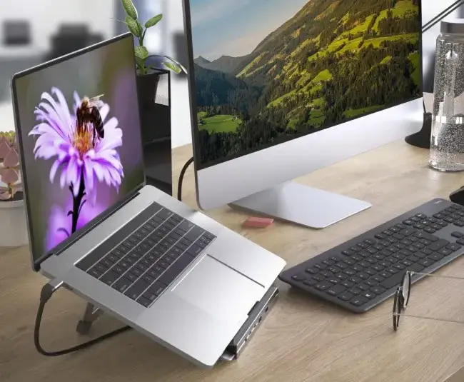 Zdjęcie Czy można podłączyć monitor do laptopa? Oto co musisz wiedzieć