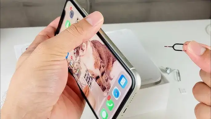 Zdjęcie Jak włożyć kartę sim do iphone 11 - uniknij problemów z instalacją