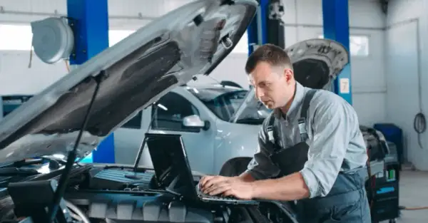 Jaki laptop do diagnostyki samochodowej – uniknij błędów przy wyborze